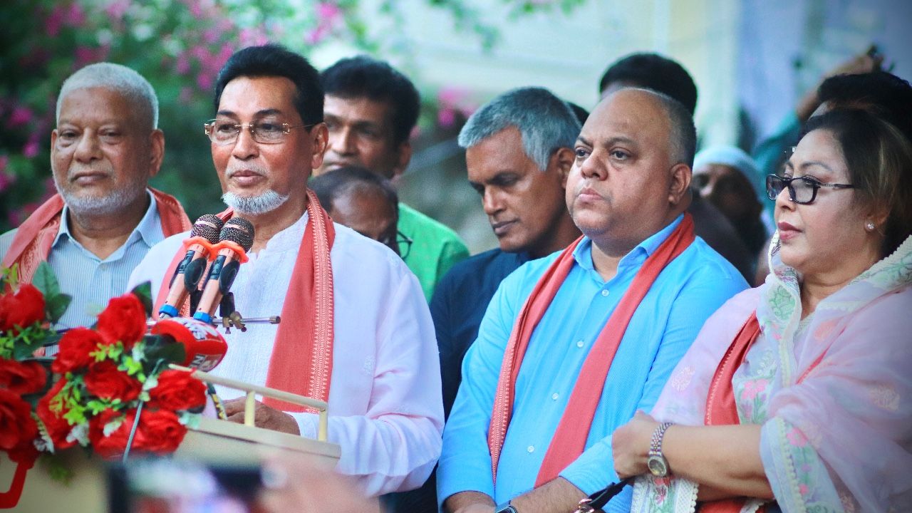 দেশ স্বাধীন করতে যেমন অস্ত্র লাগে, মাদকমুক্ত দেশ গড়তে তেমনি মাঠে খেলাধুলার সরঞ্জাম প্রয়োজন।