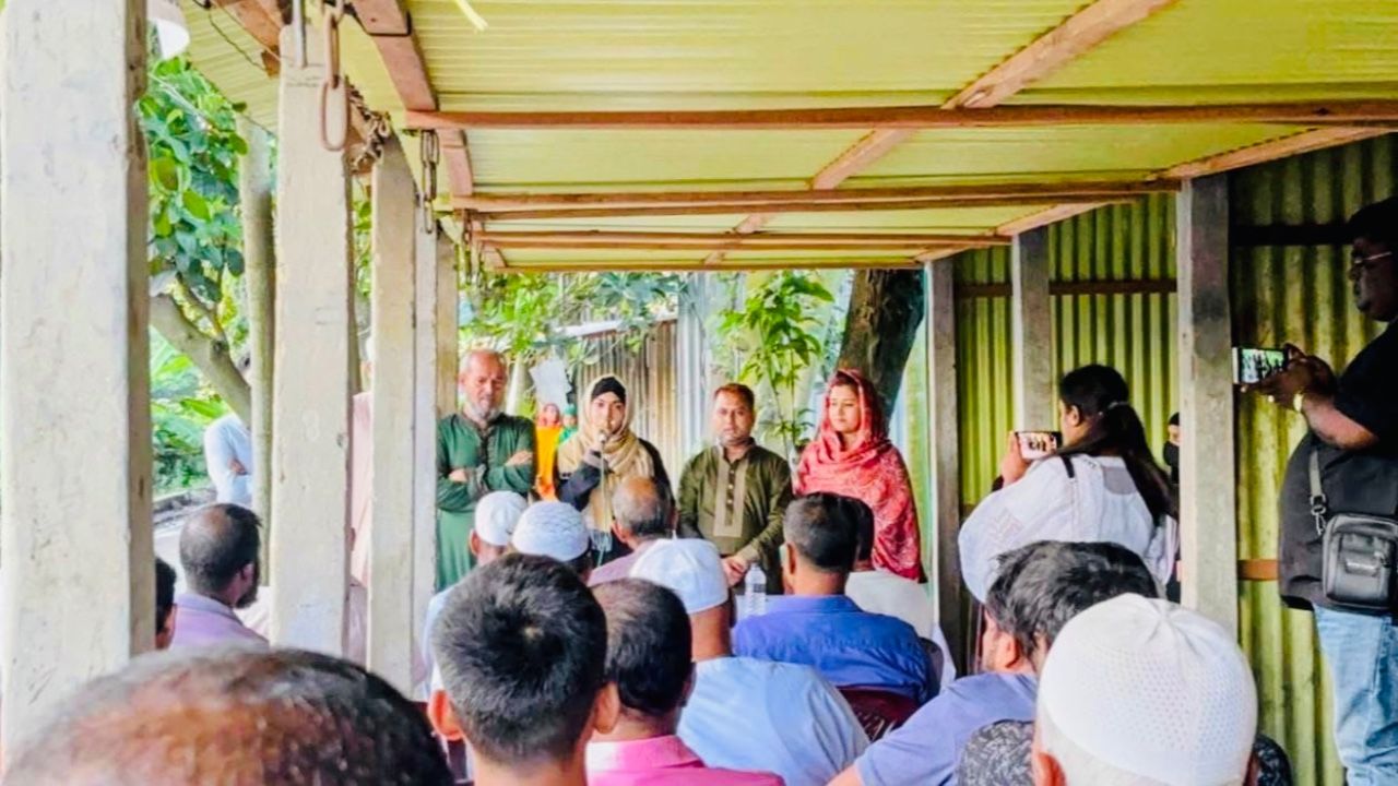 ধামরাইয়ের সানোড়ায় এনসিপি সমর্থিত চেয়ারম্যান প্রার্থীর উঠান বৈঠক
